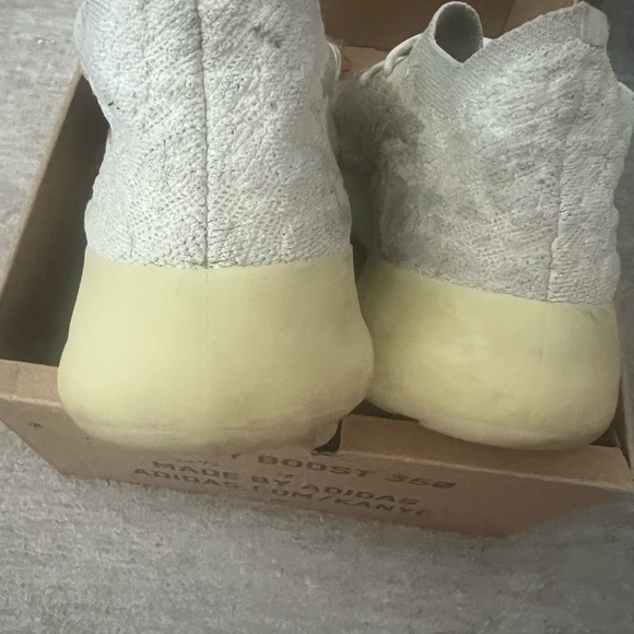 Yeezy neon glow in the dark - Picture 2 of 7